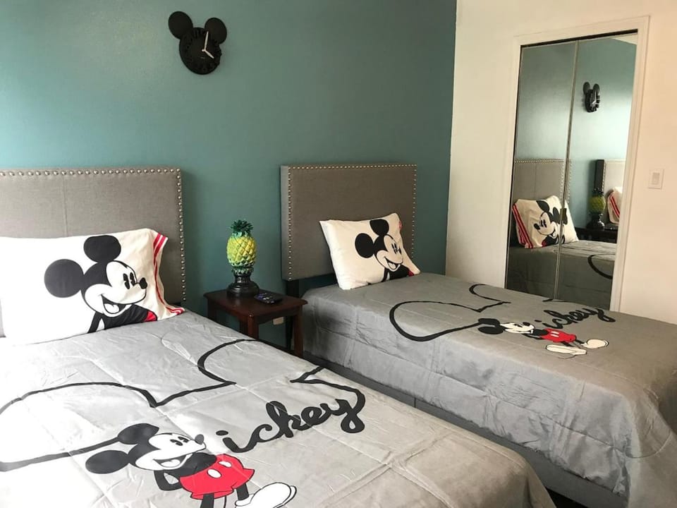 10 minutes to all Disney parks with pool and wifi House in Osceola County