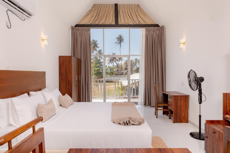 Bed, Photo of the whole room, Bedroom, towels, air conditioner