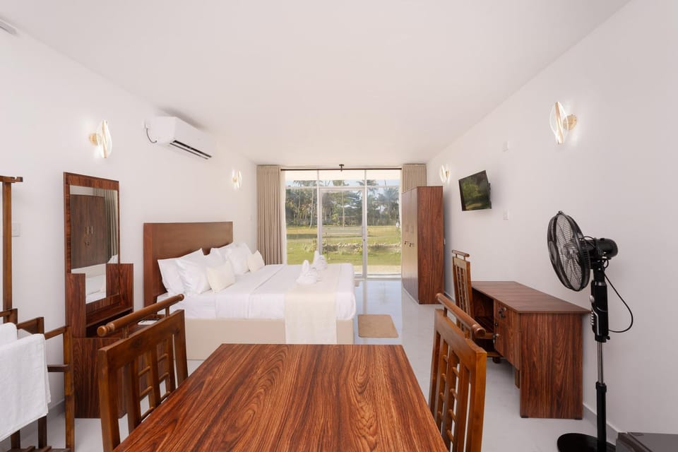 Bed, Photo of the whole room, Bedroom, towels, air conditioner