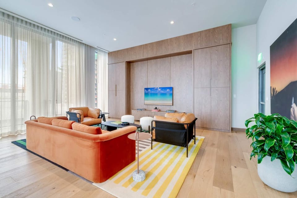 Urban Oasis Luxury Suite- Sky High Amenities House in Miami