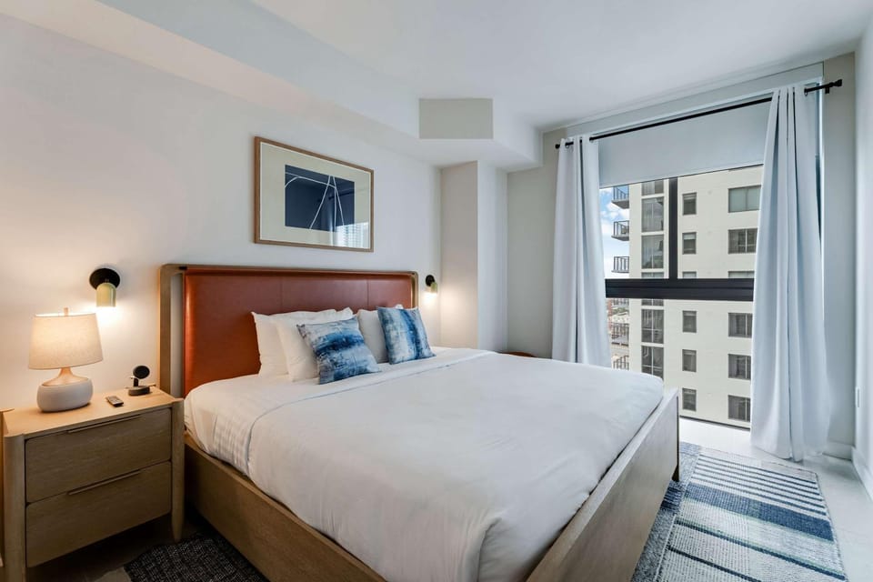 Urban Oasis Luxury Suite- Sky High Amenities House in Miami