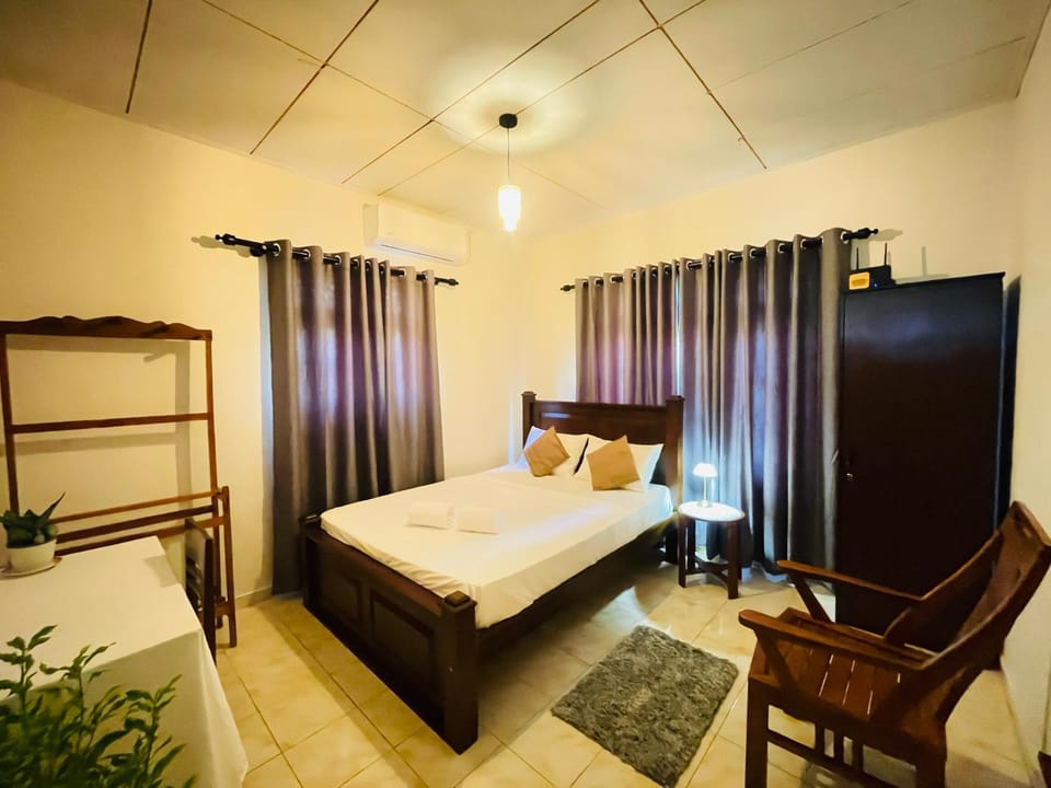 Bed, Photo of the whole room, Seating area, Bedroom, towels, wardrobe, air conditioner
