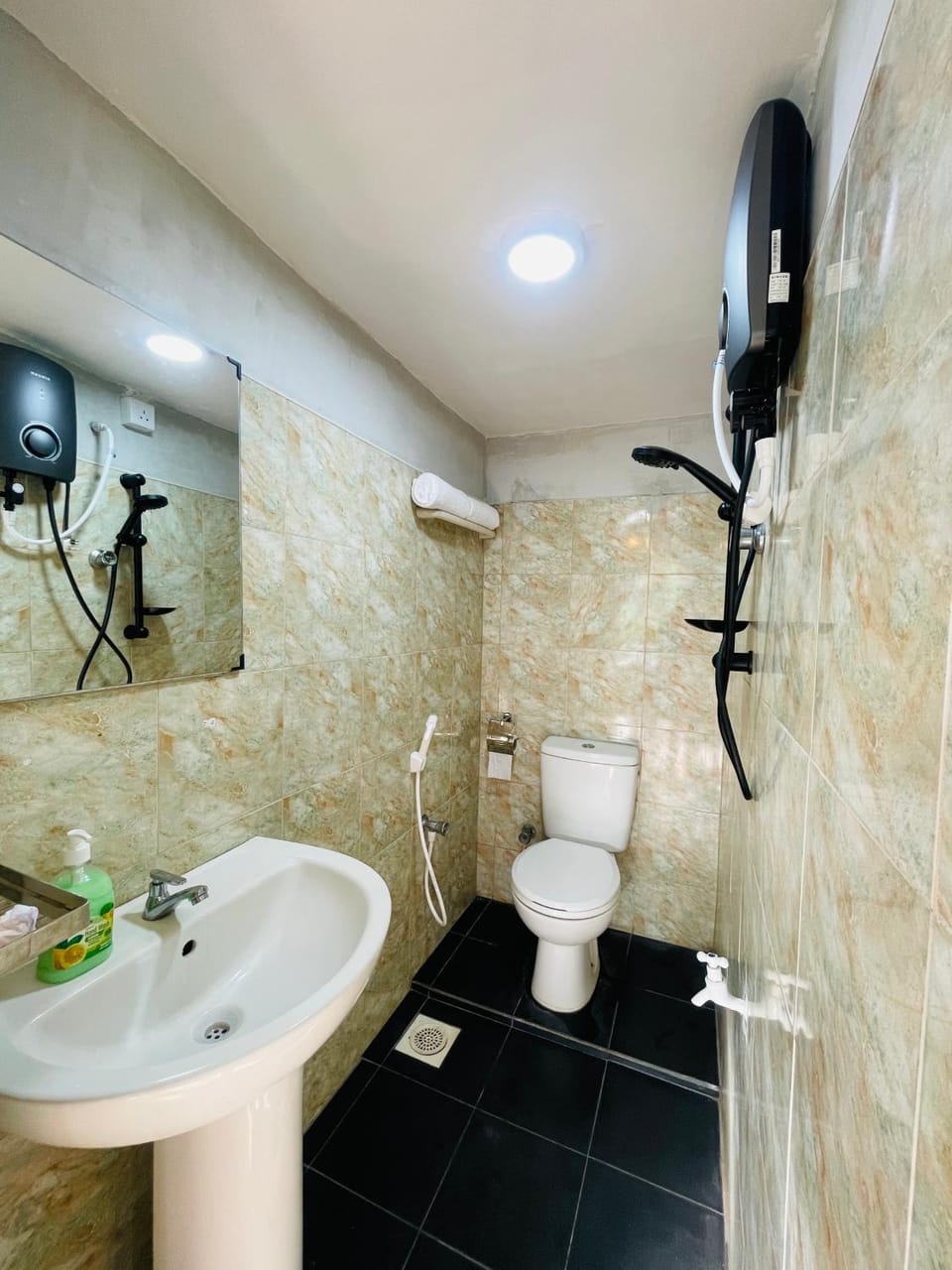 Shower, Toilet, Bathroom, heating, towels
