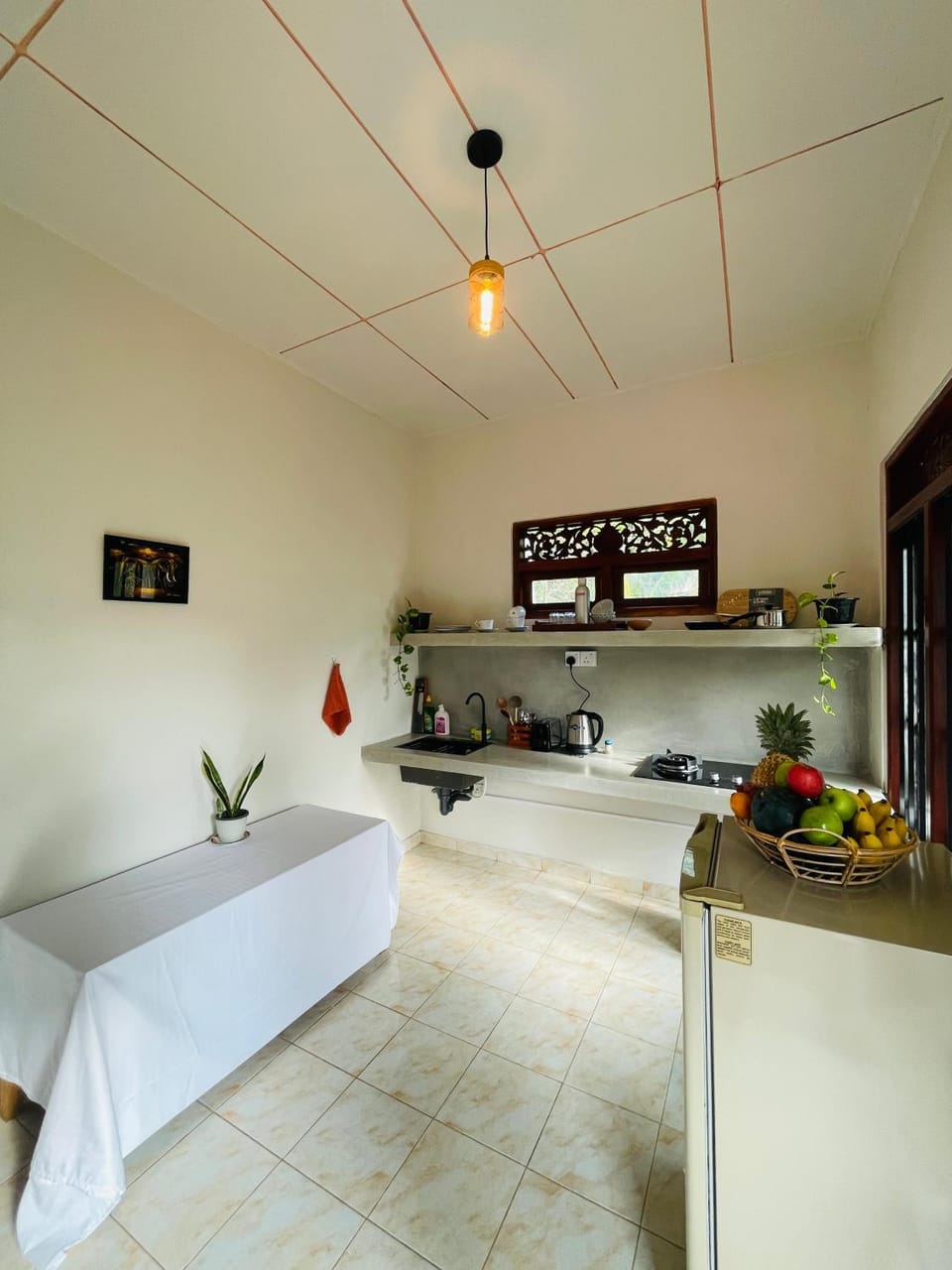 Kitchen or kitchenette, Photo of the whole room, Dining area, stove, toaster, kitchen, kitchen