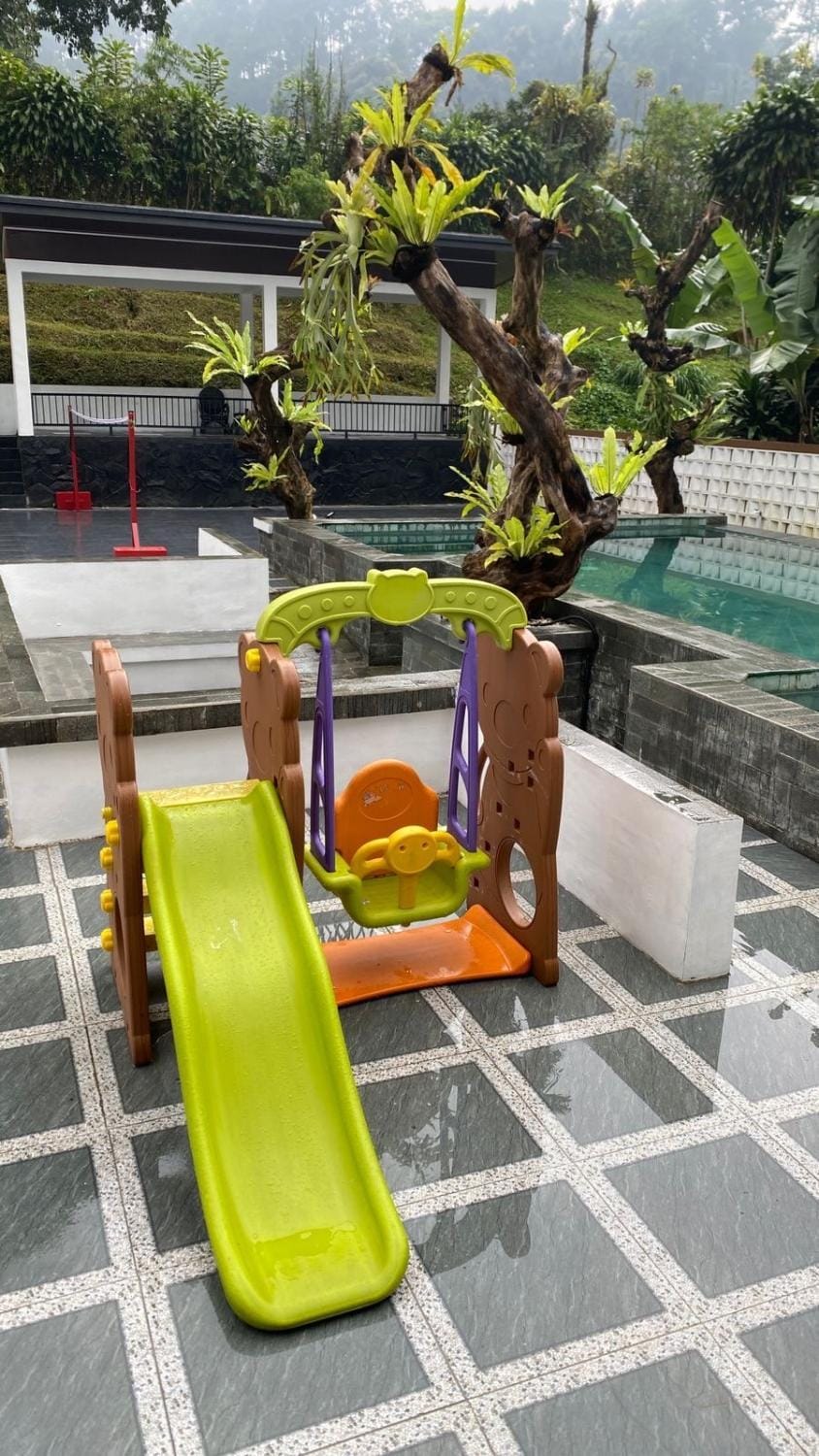 Garden, Seating area, Swimming pool