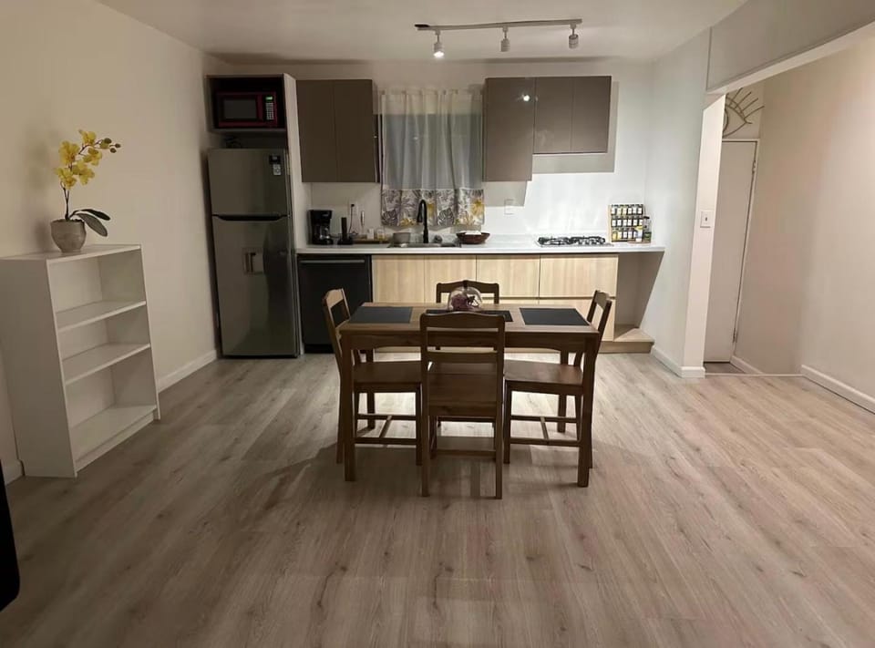 Kitchen or kitchenette, Dining area, stove, toaster
