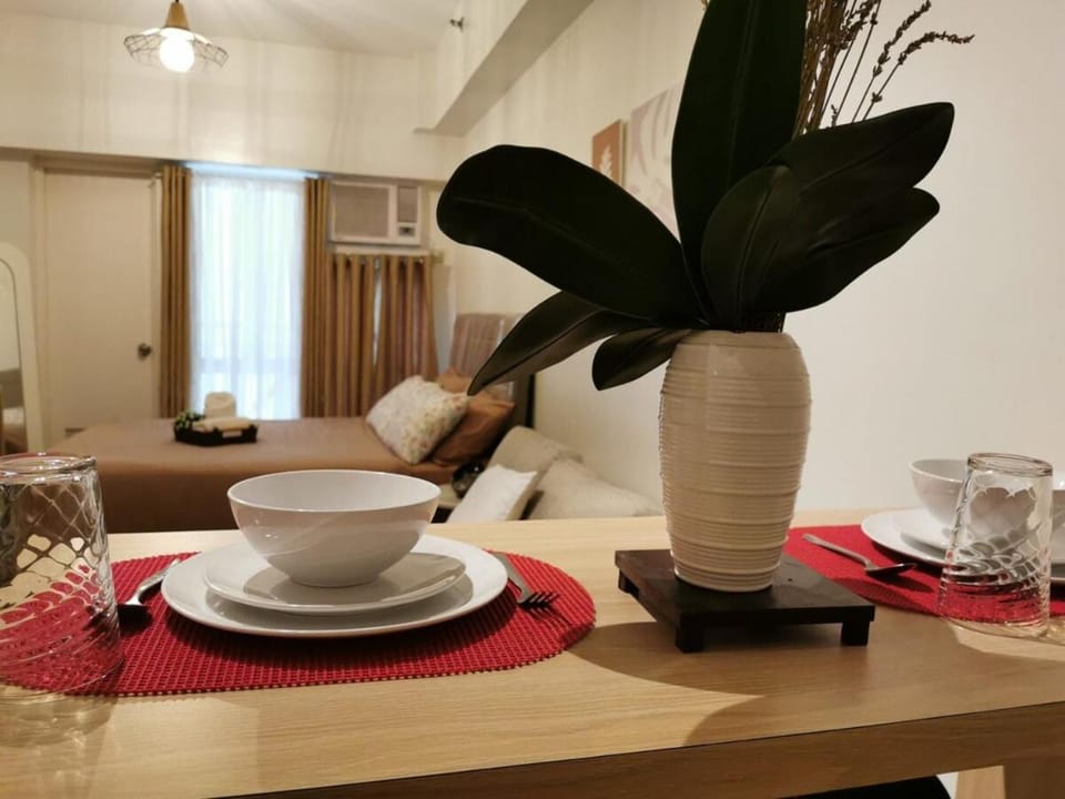 Cozy Modern Style Private Space centrally located in Tagaytay easily accessible by public transpo and with free access to Netflix Apartment in Tagaytay