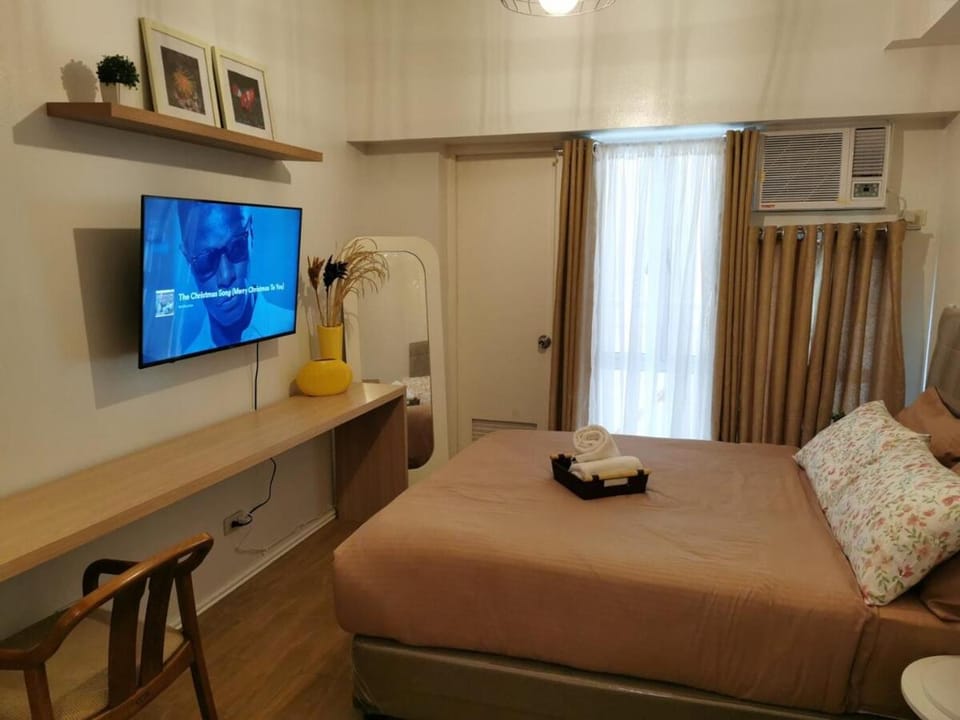 Cozy Modern Style Private Space centrally located in Tagaytay easily accessible by public transpo and with free access to Netflix Apartment in Tagaytay