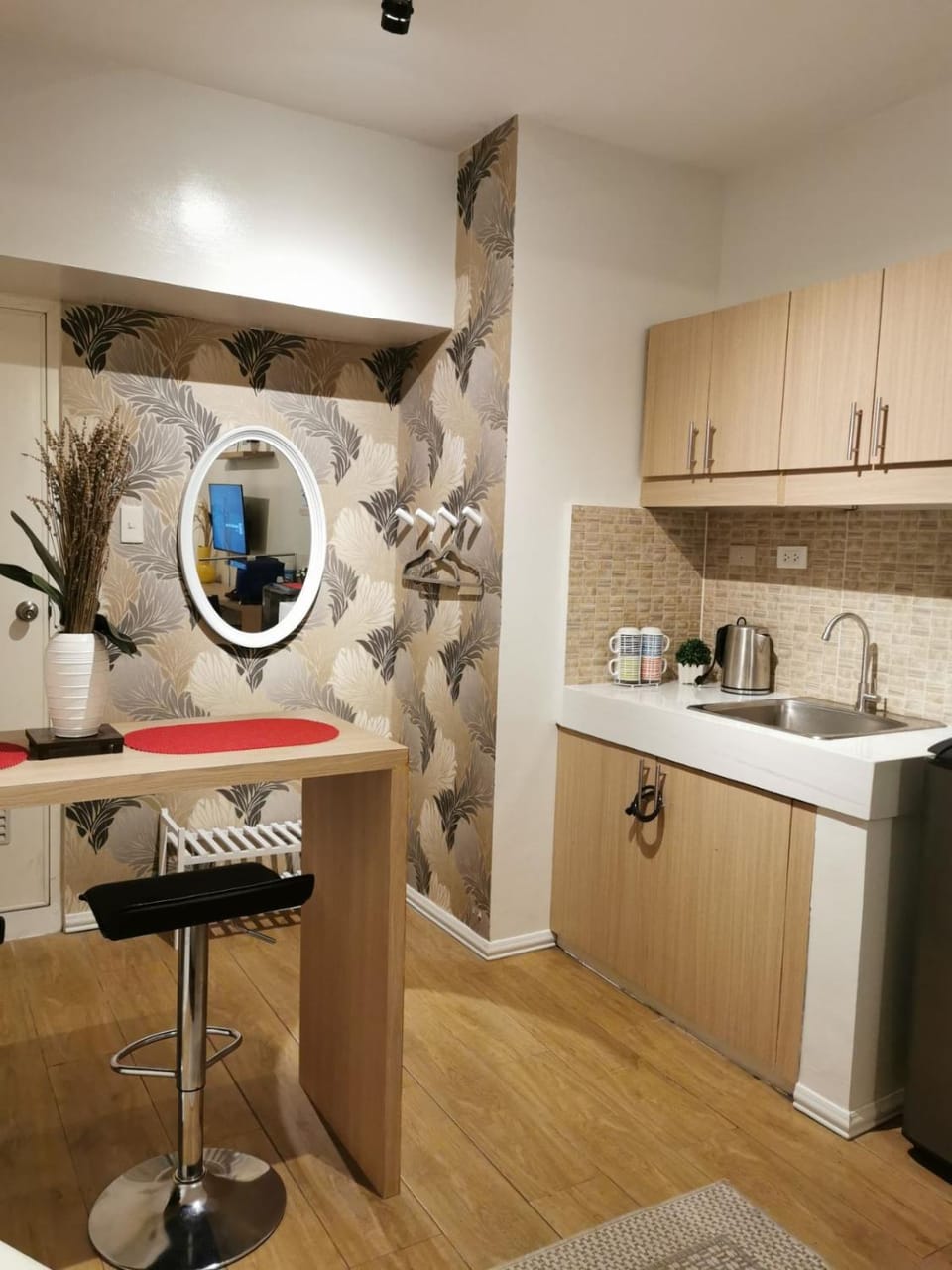 Cozy Modern Style Private Space centrally located in Tagaytay easily accessible by public transpo and with free access to Netflix Apartment in Tagaytay