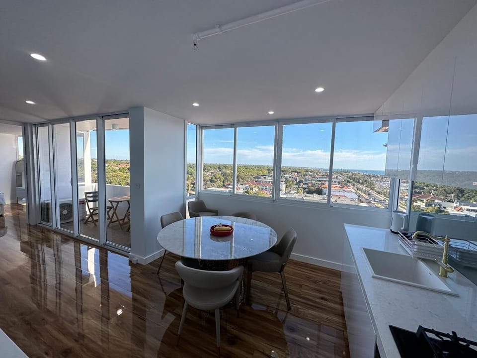 Beachfront Views & Prime Location Apartment in Saint Kilda