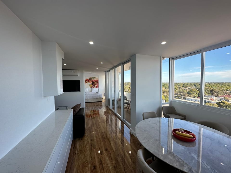 Beachfront Views & Prime Location Apartment in Saint Kilda