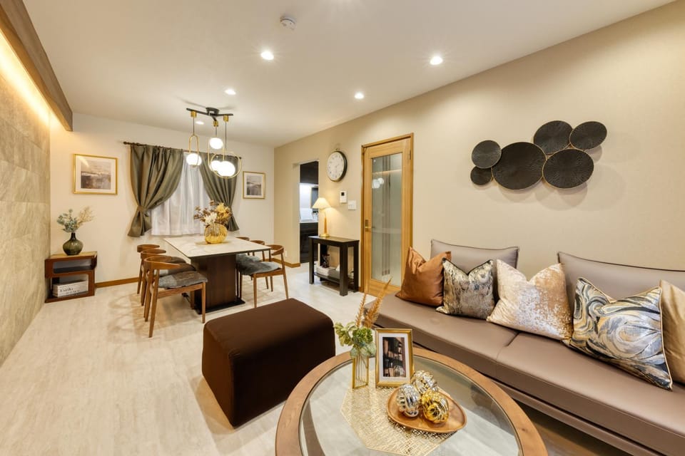 TV and multimedia, Living room, Photo of the whole room, Seating area, Dining area