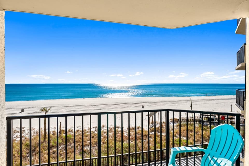 Sunbird Gulf-Front! Largest Floor Plan! Beach Chairs Apartment in Panama City Beach