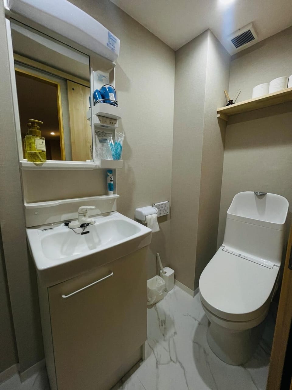 昭和グランドビル401 Apartment in Osaka