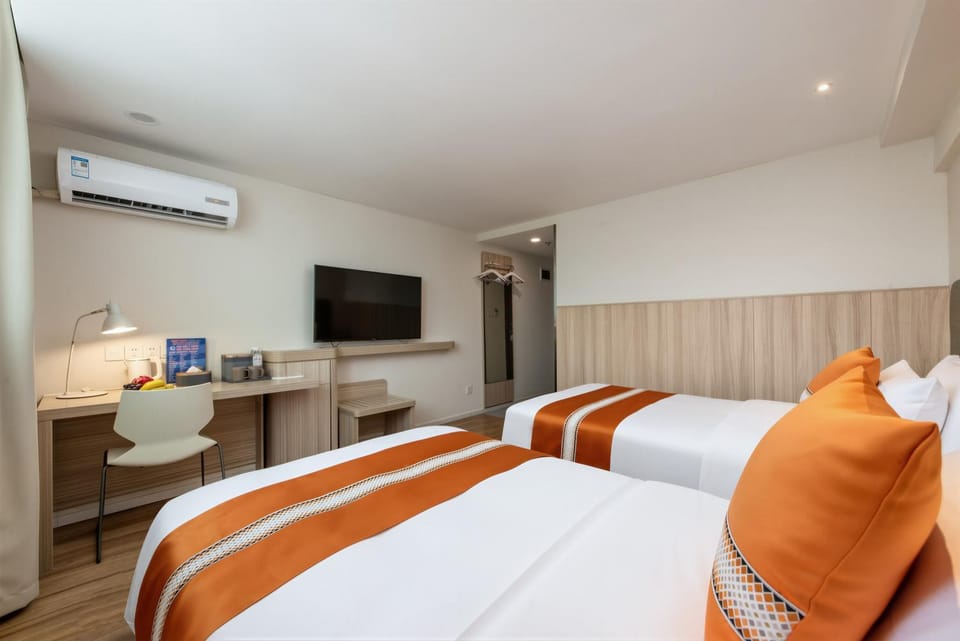Bed, Photo of the whole room, air conditioner