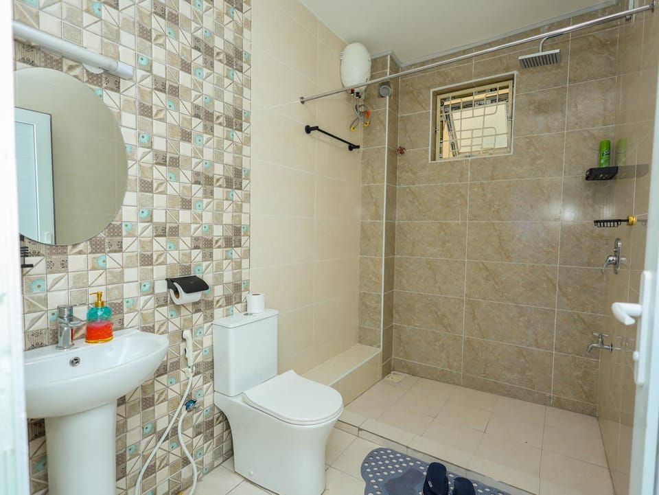 Executive 2 bedroom with SWIMMING POOL, 3 minutes walk to Jumeirah beach NYALI Apartment in Mombasa County