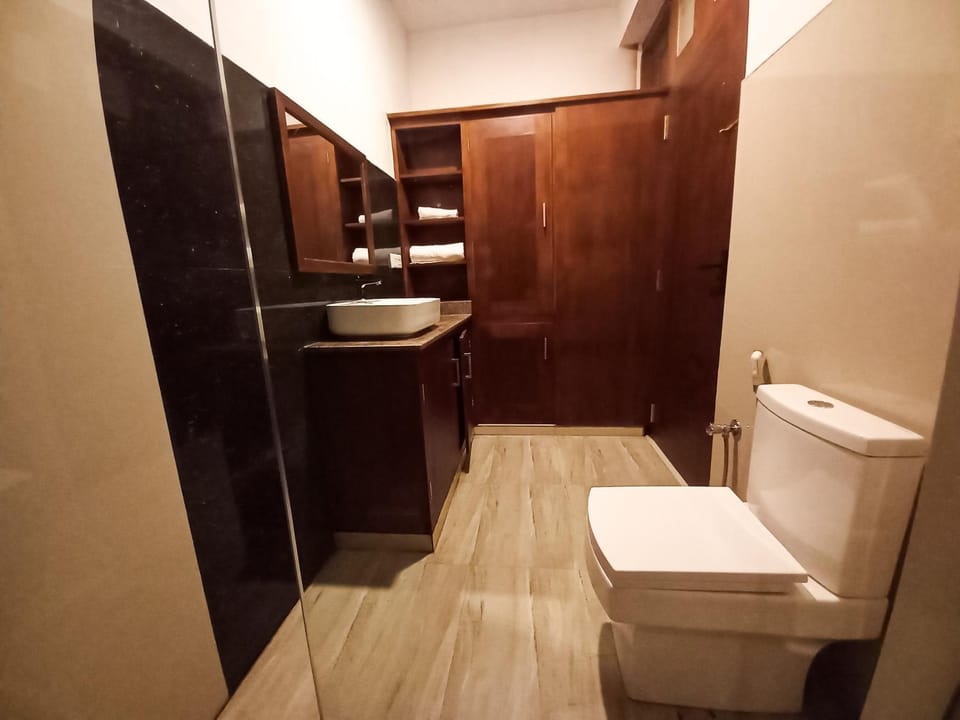 Breeze Airport Transit Villa Bed and Breakfast in Western Province