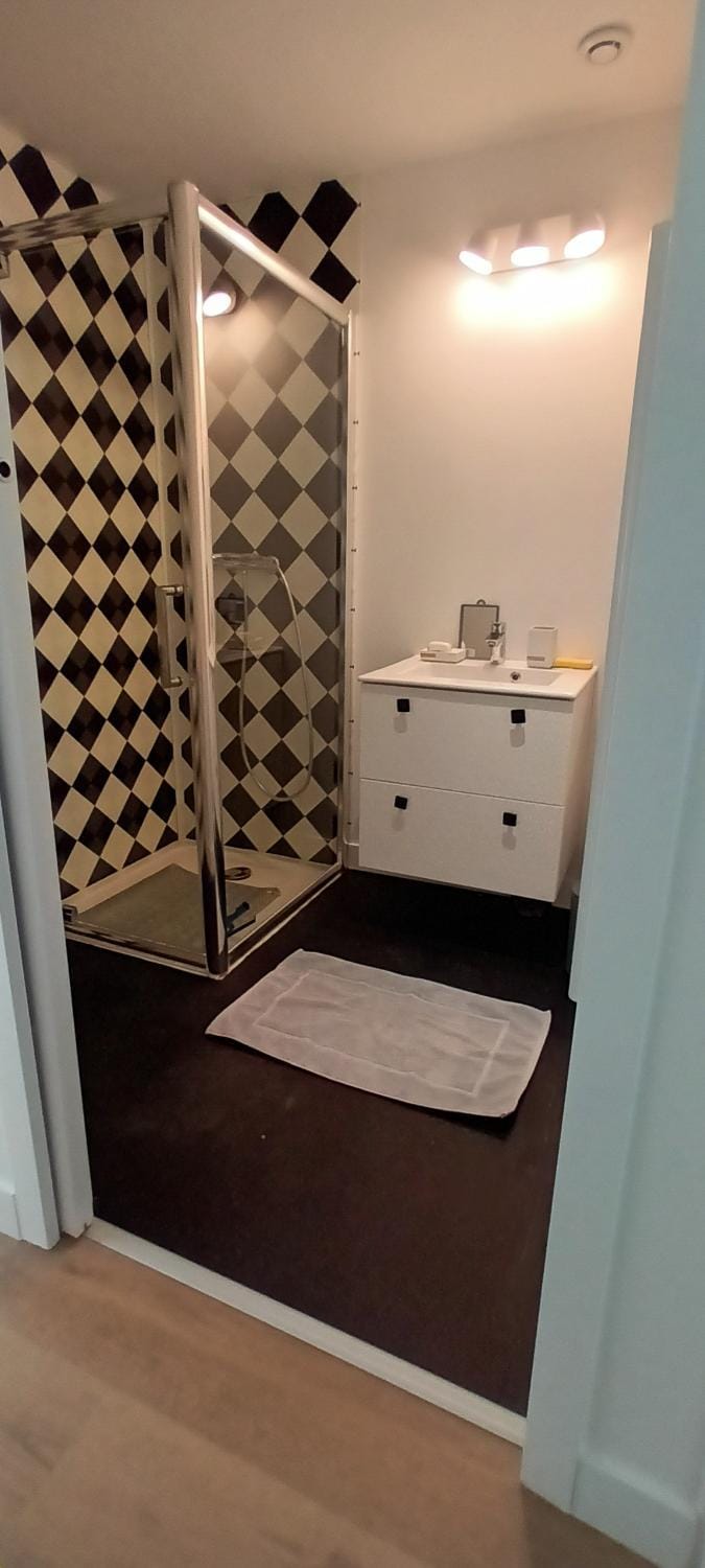 Bathroom, Living room