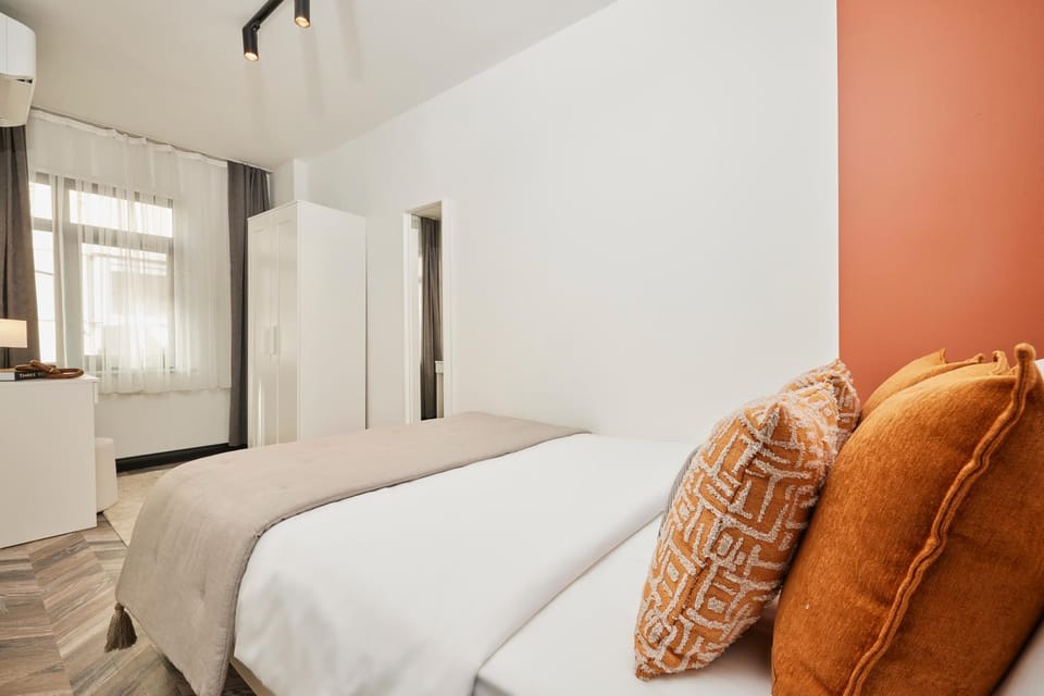 Bright & Modern 2-Bedroom Flat Near Metro Apartment in Istanbul