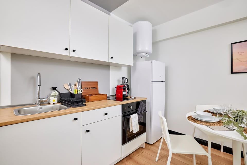 Stylish 2BR in Central Istanbul 3-Min to Metro Apartment in Istanbul