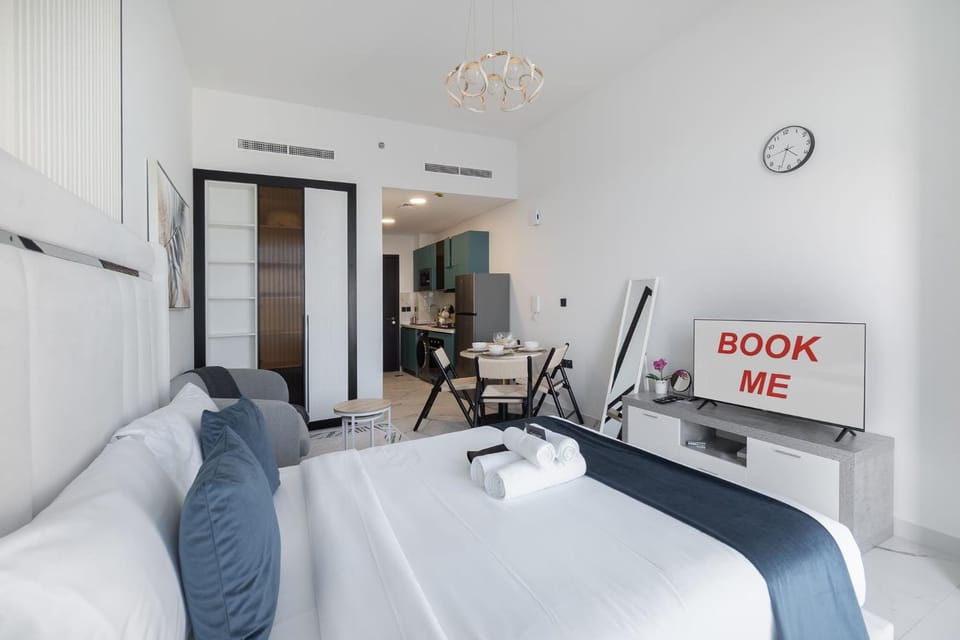 Free housekeeping visits during your stay - StayShort - Serene Studio in Al Barsha Sleeps 2 Apartment in Dubai