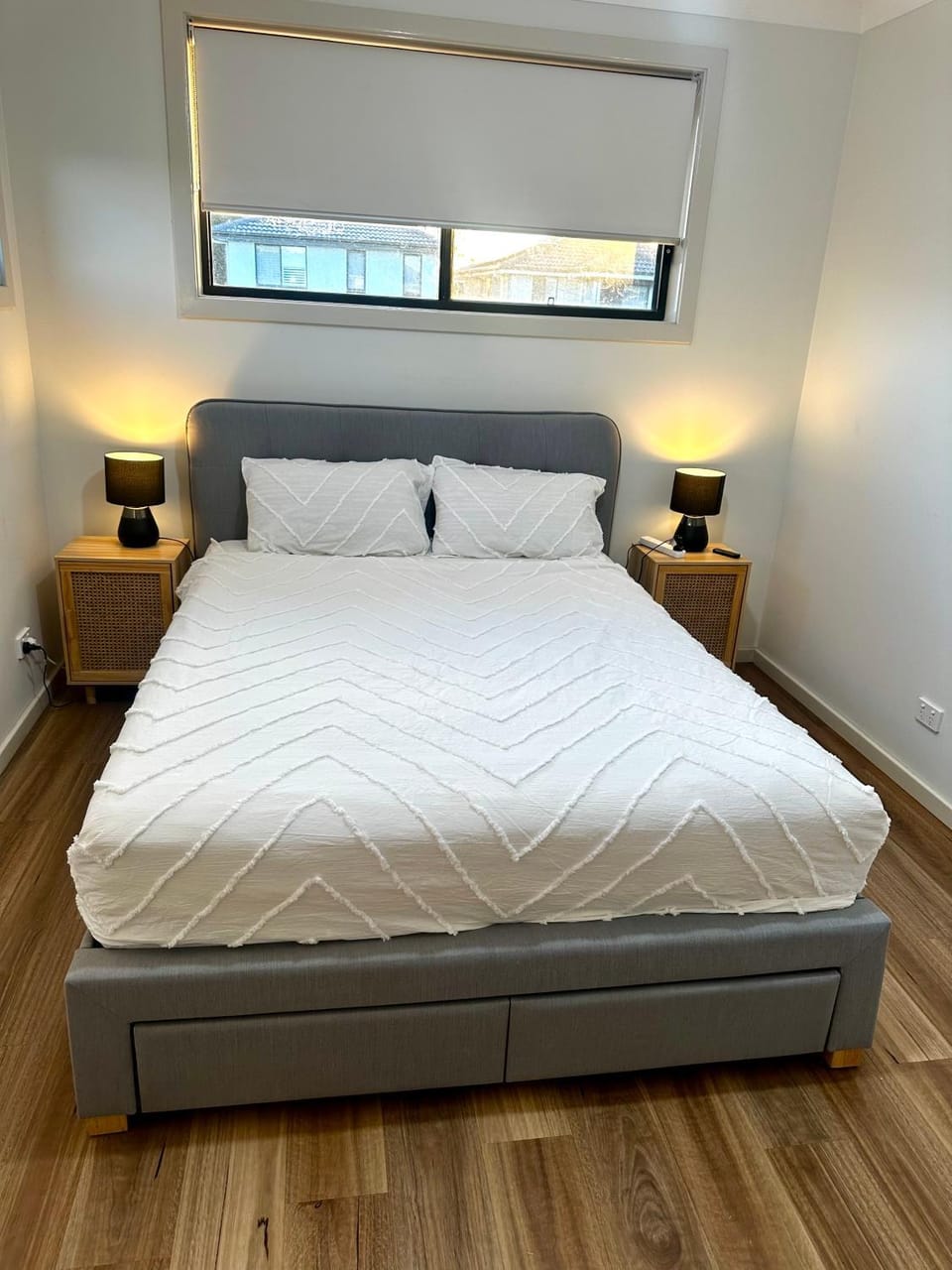 Modern 4BR 3 Bath Home in Grantham Farm House in Sydney