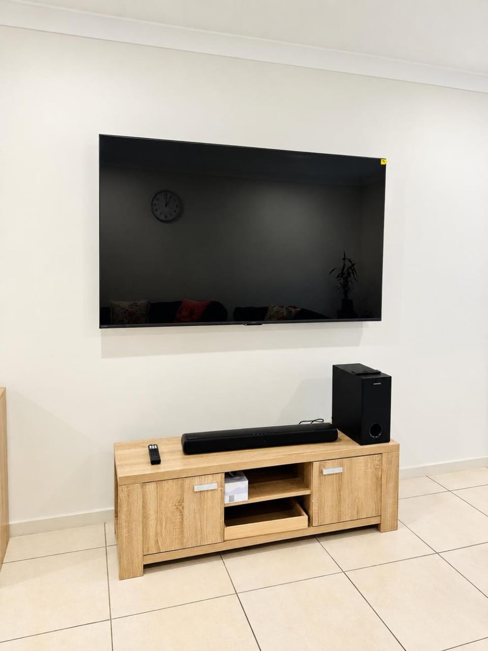 Modern 4BR 3 Bath Home in Grantham Farm House in Sydney