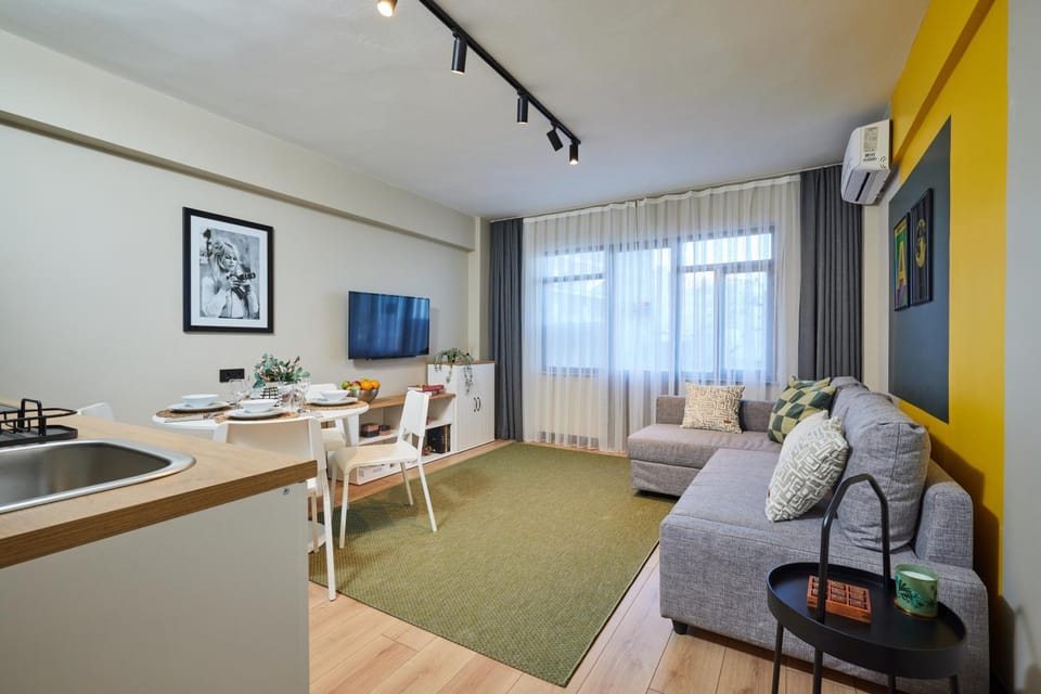 Heart of the City 3 Min to Metro 2BR AC Apartment in Istanbul