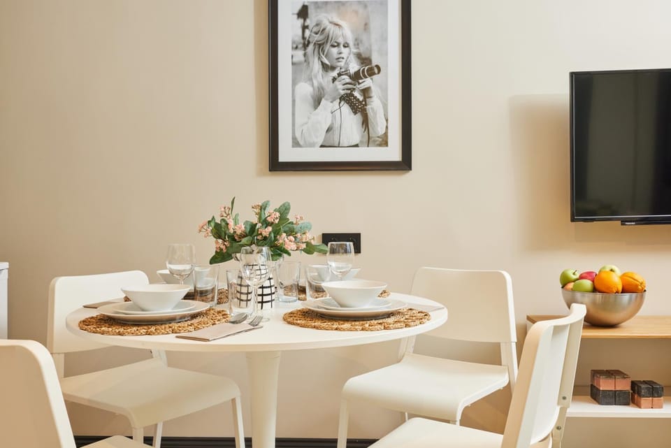 Heart of the City 3 Min to Metro 2BR AC Apartment in Istanbul