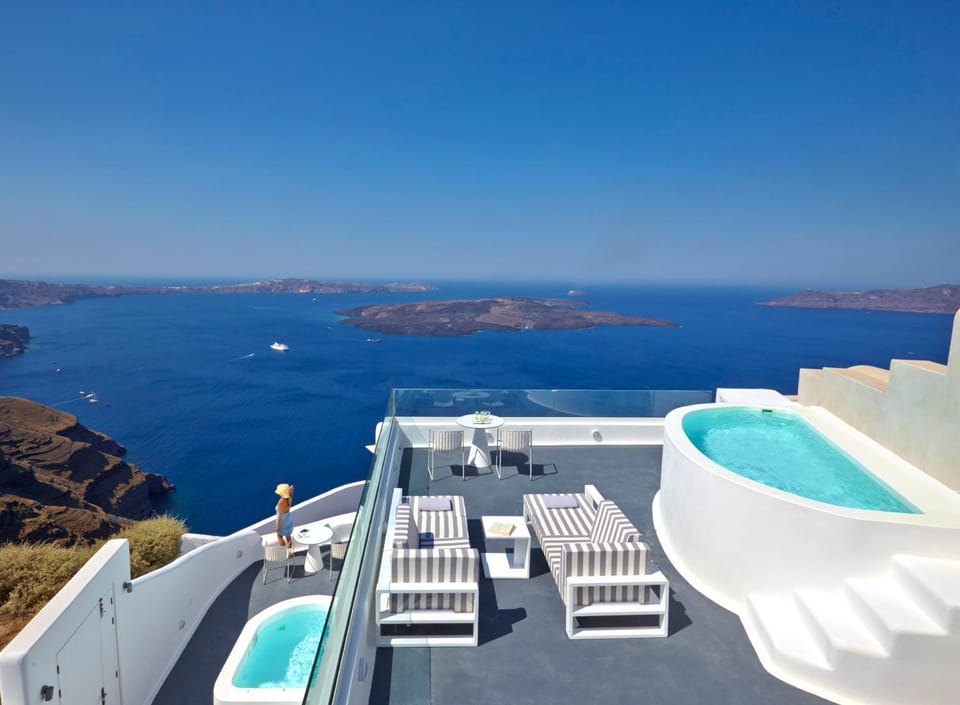 View (from property/room), Sea view, Swimming pool, sunbed