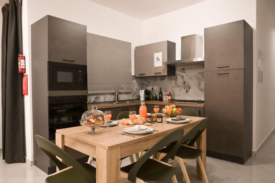 3-Bedroom with Jacuzzi & Private Terrace Apartment in Malta
