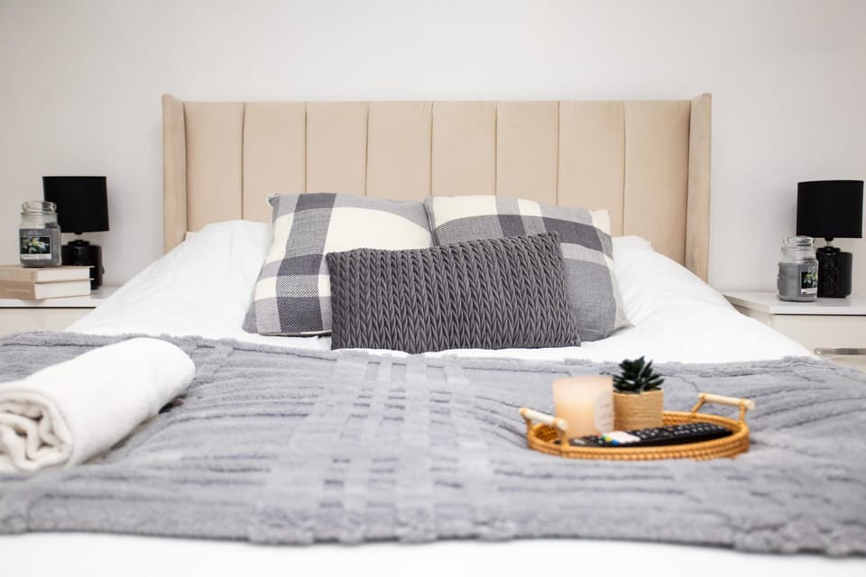 The HideAway#2 Studio, 1 mile to City, Parking & WiFi Apartment in Leeds