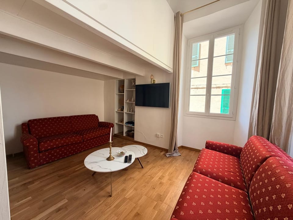 Communal lounge/ TV room, Seating area