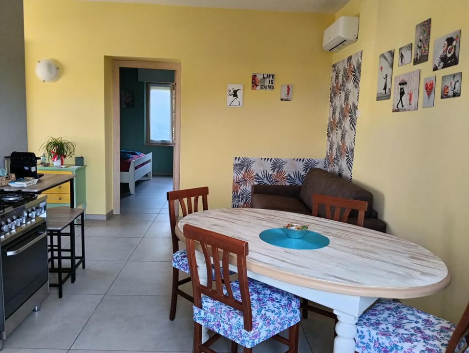 Living room, Dining area