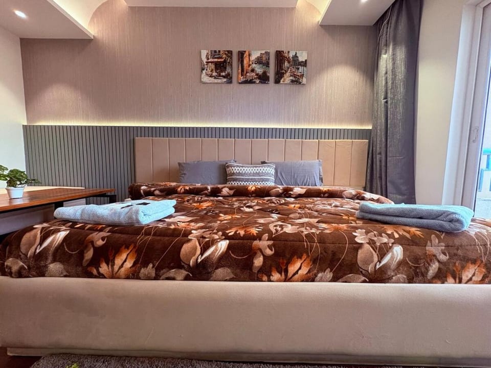 Luxury Couple Friendly Studio Apartment in Dehradun