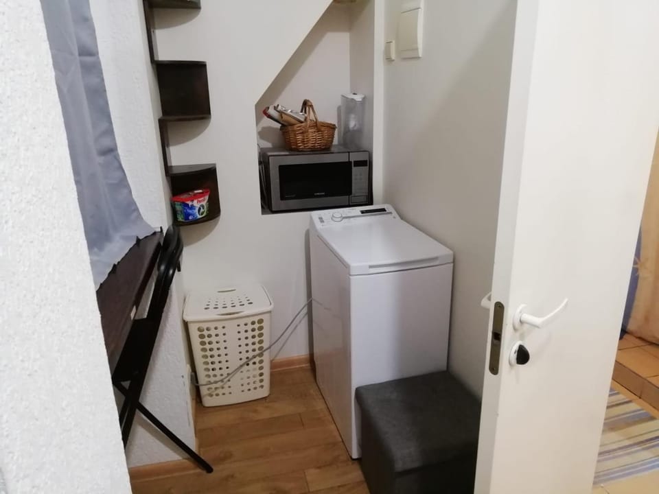 minibar, washing machine