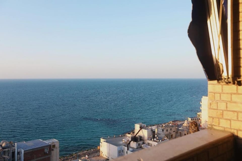Beautiful Sea View Retreat in a Prime Location Apartment in Alexandria