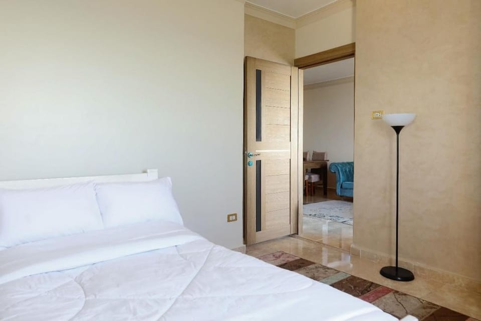 Beautiful Sea View Retreat in a Prime Location Apartment in Alexandria