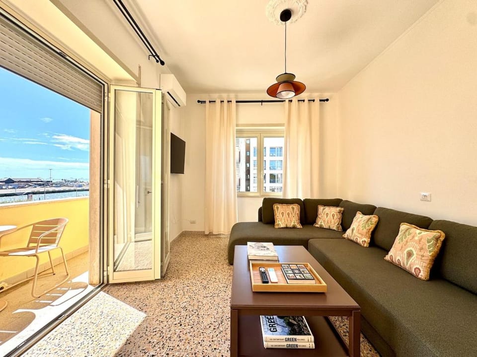 Aurum House - Sea & Sunset view Apartment in Fiumicino