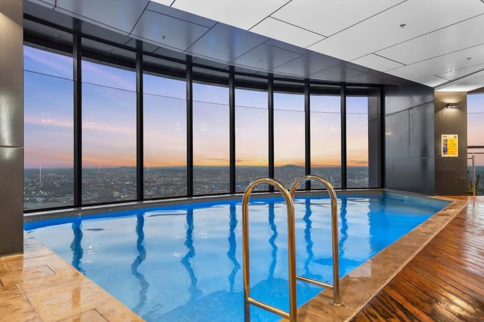 Central City with Pool, Gym and Secure Car Space Apartment in Kangaroo Point