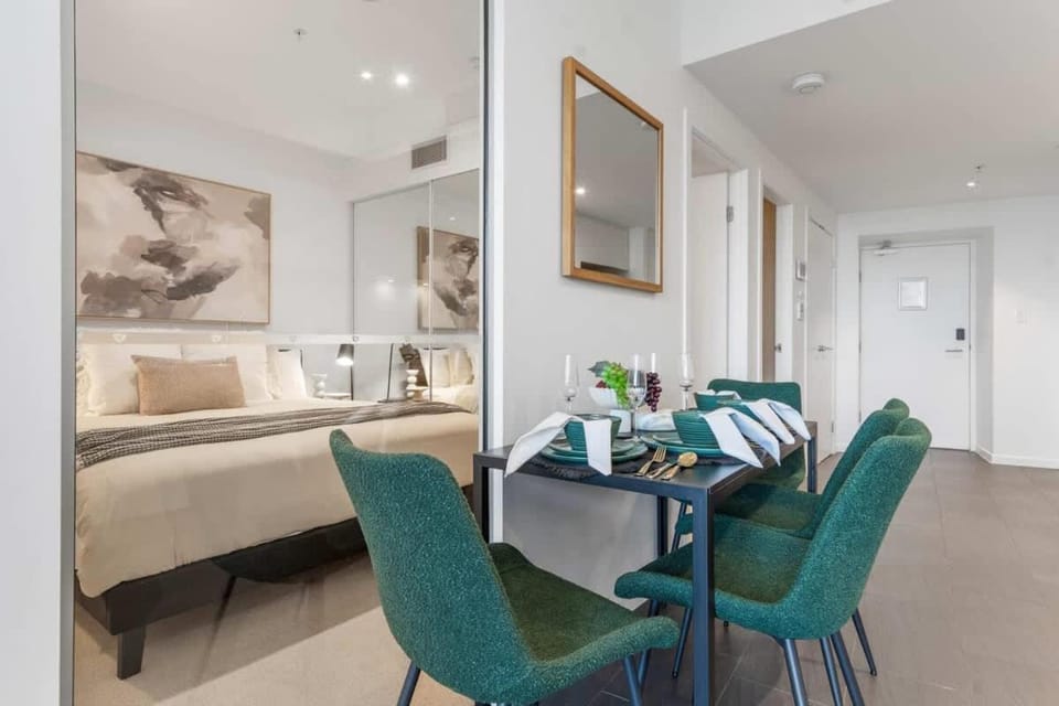Central City with Pool, Gym and Secure Car Space Apartment in Kangaroo Point