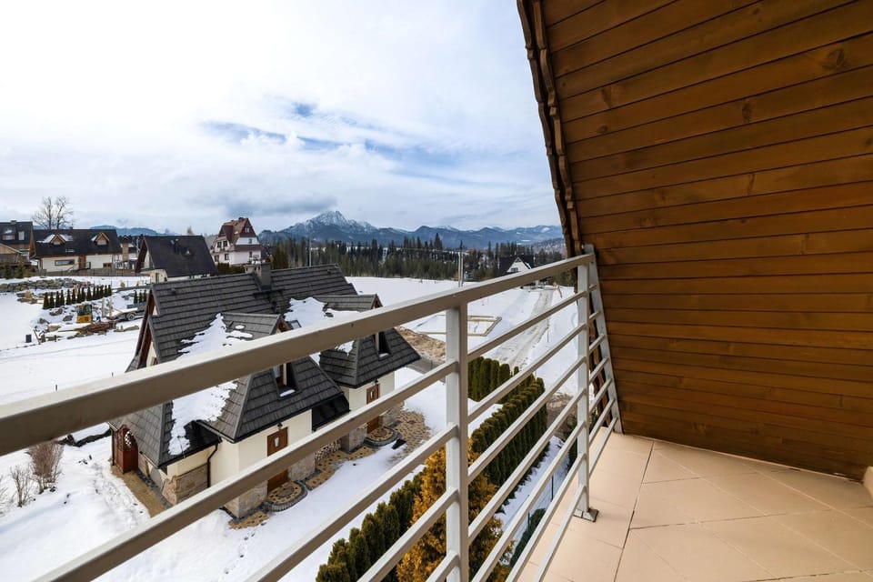 Balcony/Terrace, Mountain view