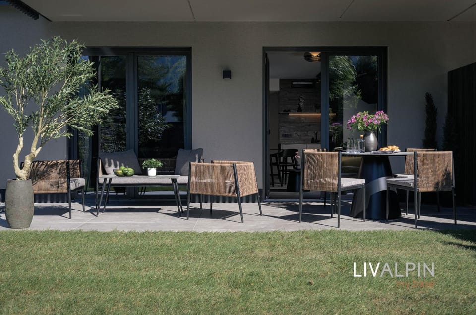 Spring, Day, Garden, Garden, Dining area, Garden view