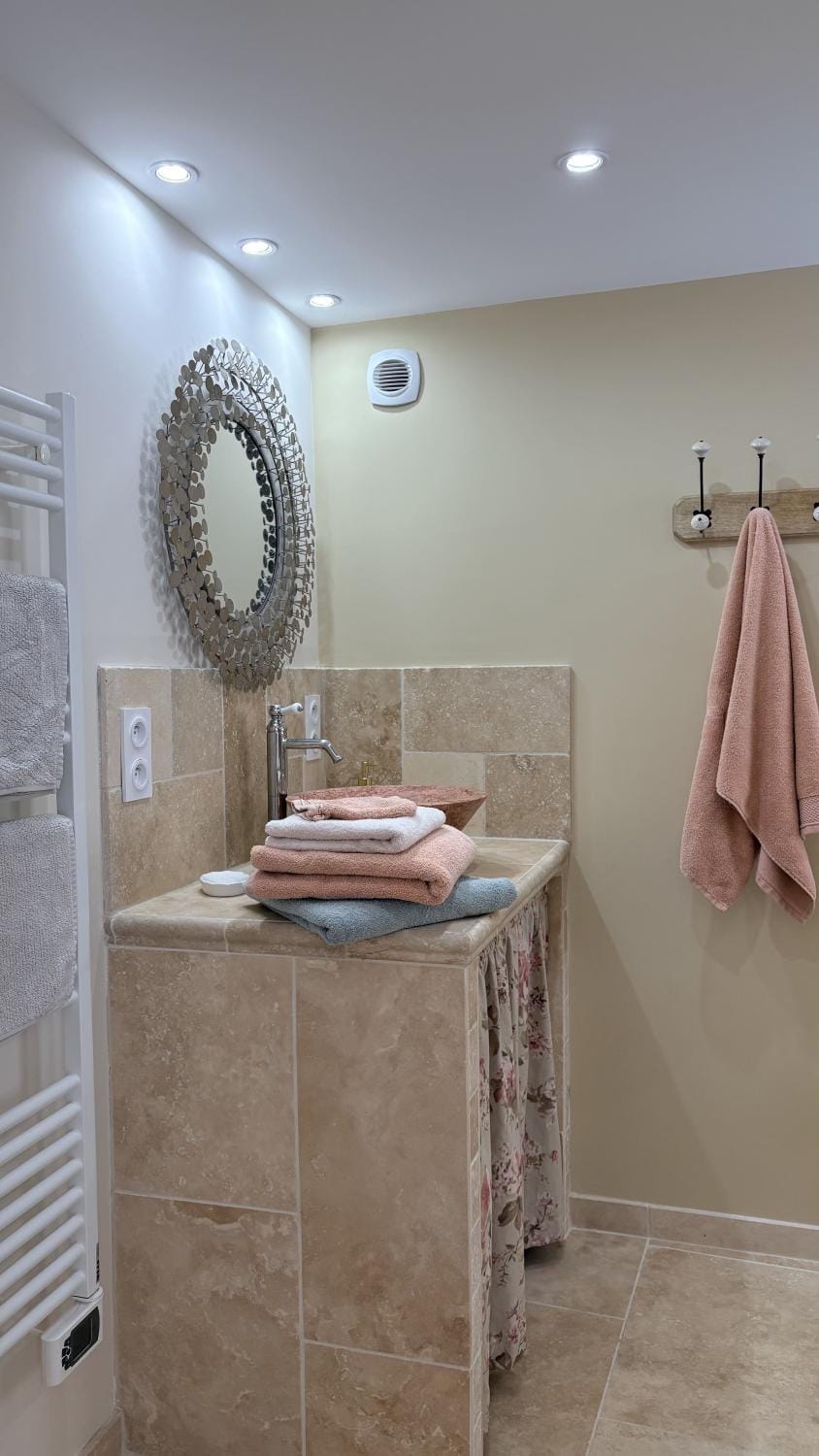 Bathroom, towels