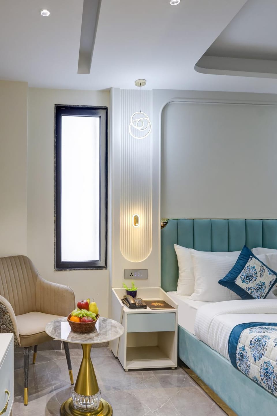 Bed, Seating area, Bedroom