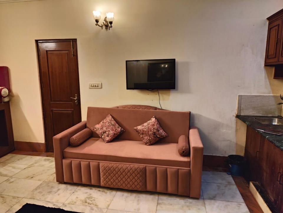 TV and multimedia, Living room, Evening entertainment