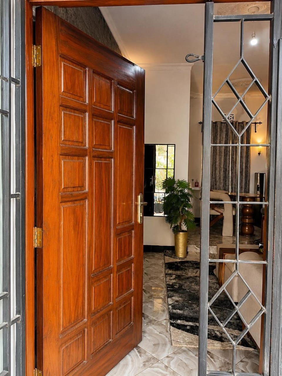 Seating area, Dining area