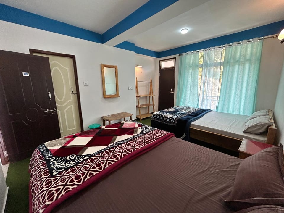 Bed, Living room, Photo of the whole room, Bedroom