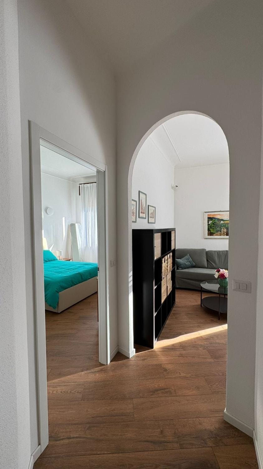 Modern and bright two-room apartment above the M3 metro Apartment in Milan