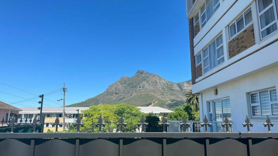 Escape to city in Gardens Apartment in Cape Town